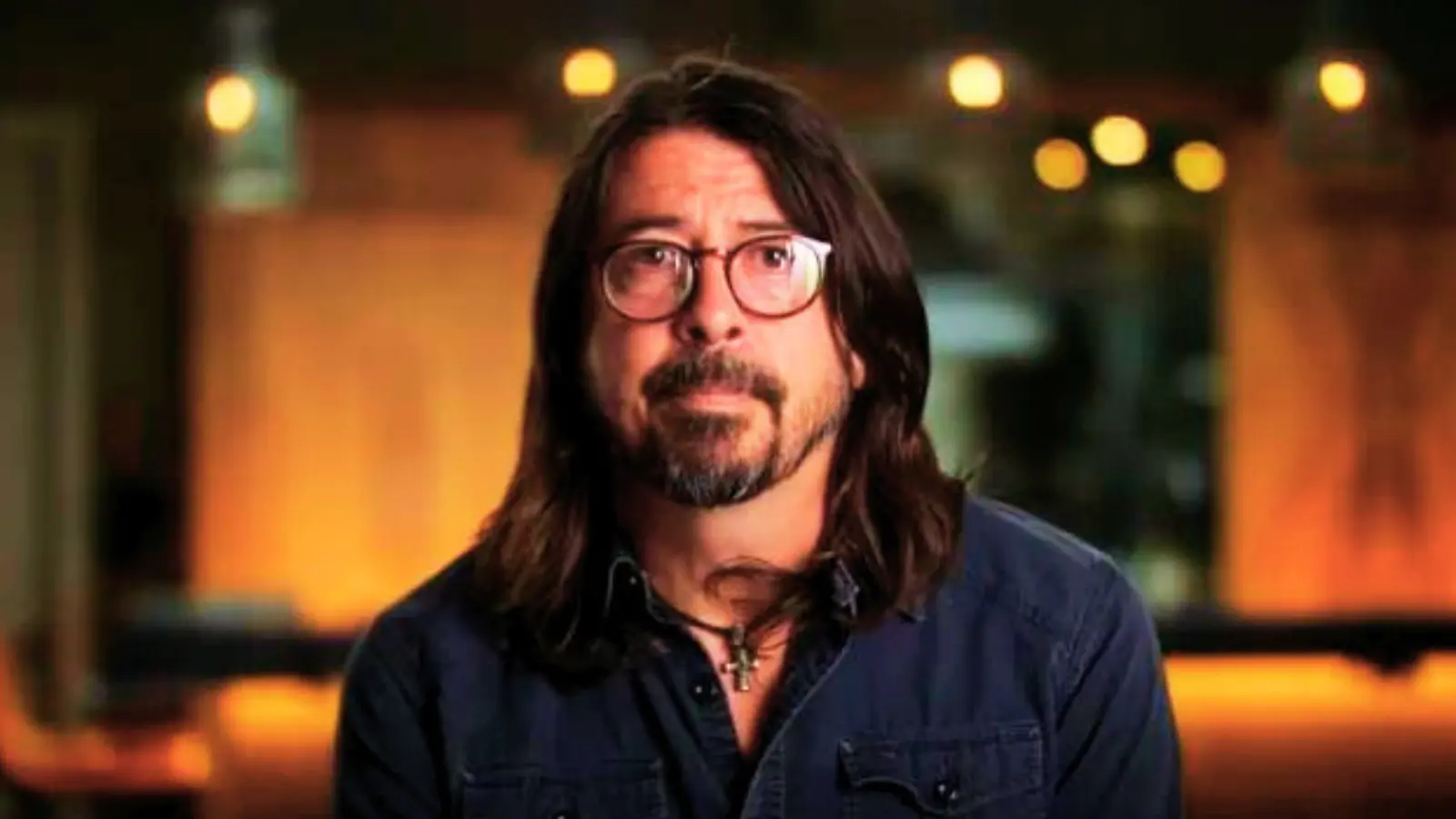 Dave Grohl anuncia o nascimento de filha fora do casamento e diz que está trabalhando para ‘reconquistar’ a ‘confiança’ da esposa.