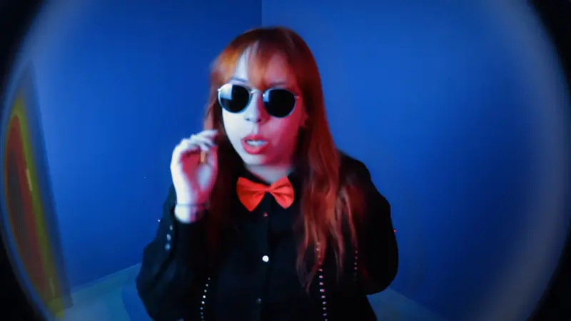 Tanque de Tubarões Mariana Camelo Lança Novo Single Com Crítica Feroz à Cena Independente
